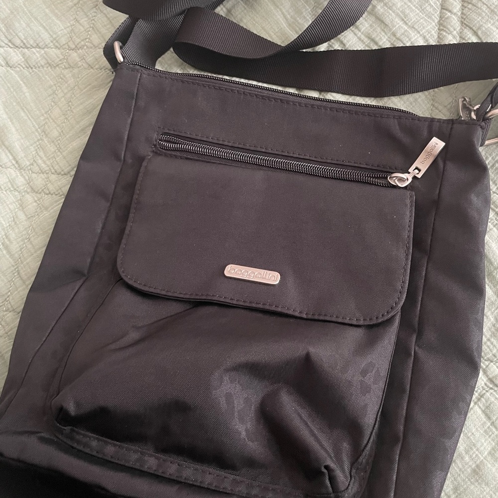 Baggalini purse